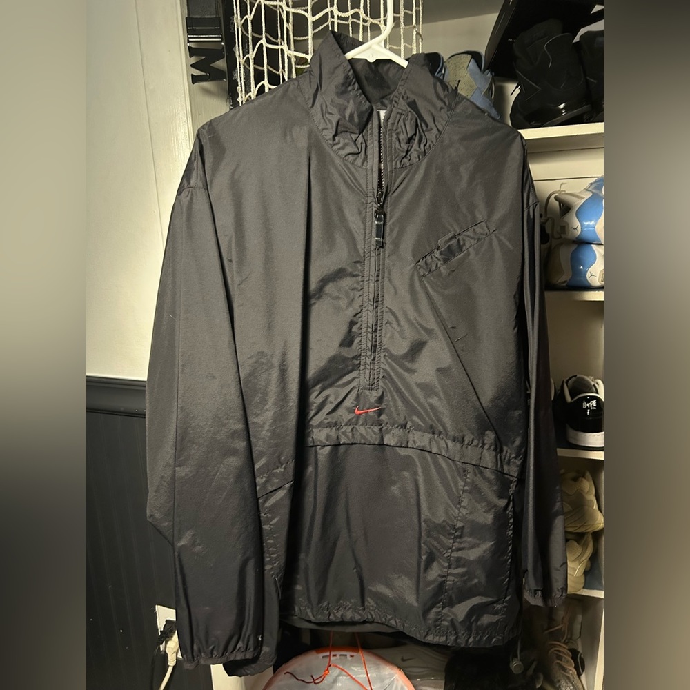 men’s nike windbreaker; color black, size M